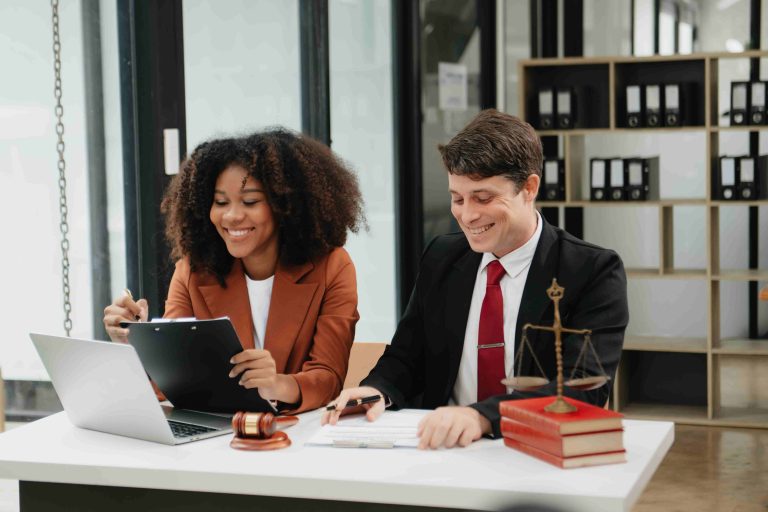 How Divorce Lawyers in Dubai Help Resolve Cases Through Mediation